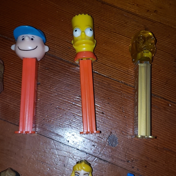 Lot of 11 assorted Pez Dispensers - Picture 3 of 5